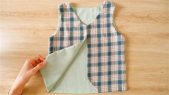 How do you make a reversible vest?